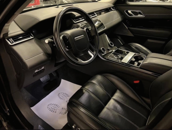 LAND ROVER Range Rover Velar P300 – 301 CH – Image 20