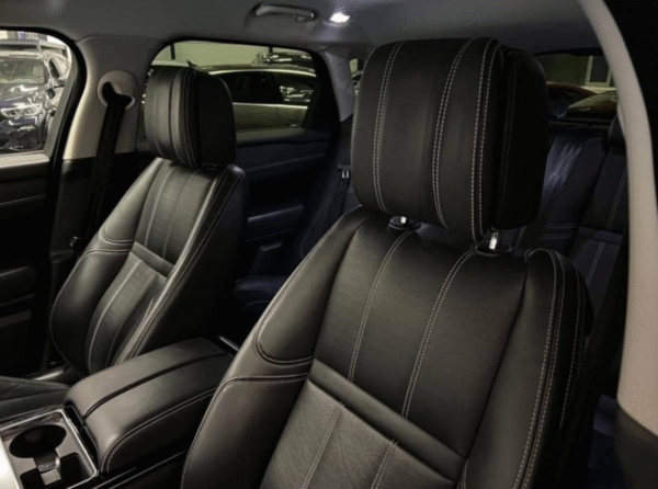 LAND ROVER Range Rover Velar P300 – 301 CH – Image 9