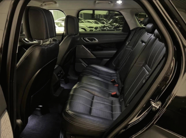 LAND ROVER Range Rover Velar P300 – 301 CH – Image 11