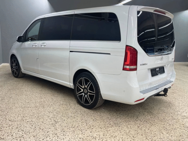 Mercedes-Benz V-Klasse V300d 4MATIC AMG – Image 7
