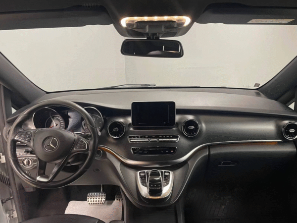 Mercedes-Benz V-Klasse V300d 4MATIC AMG – Image 13