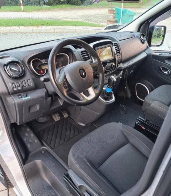 Renault Trafic Grand SpaceClass 2.0 dCi EDC — 7 Places – Image 10