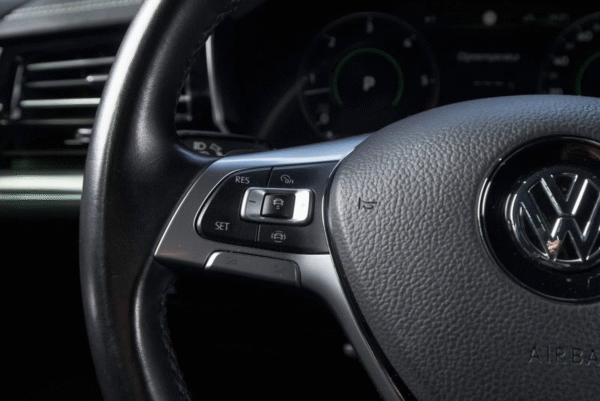 Volkswagen Touareg 3.0 TDI V6 – Image 21