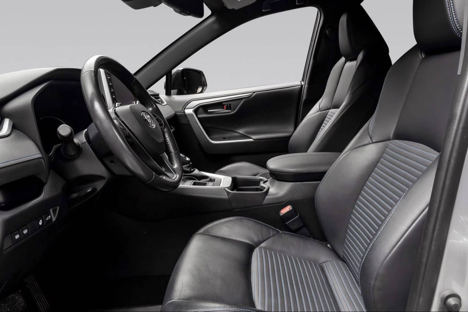 Toyota RAV4 HYBRID 2020 – Image 18