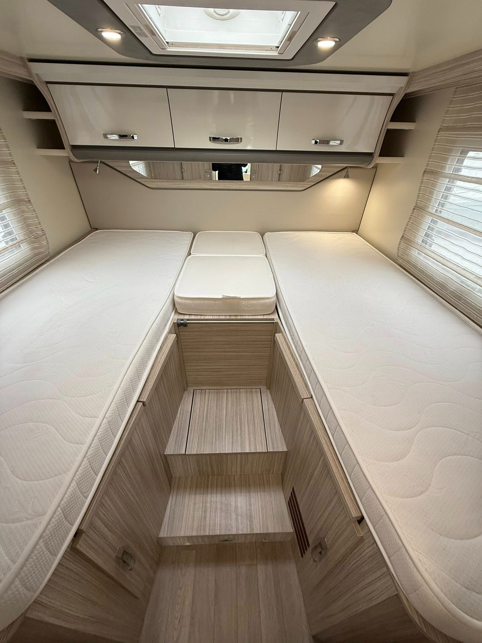 Magnifique Camping Car Intégral Elnagh Magnum 530 Boite auto 160cv – Image 10