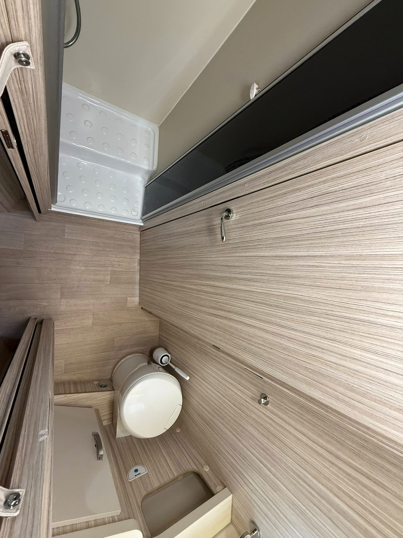 Magnifique Camping Car Intégral Elnagh Magnum 530 Boite auto 160cv – Image 8