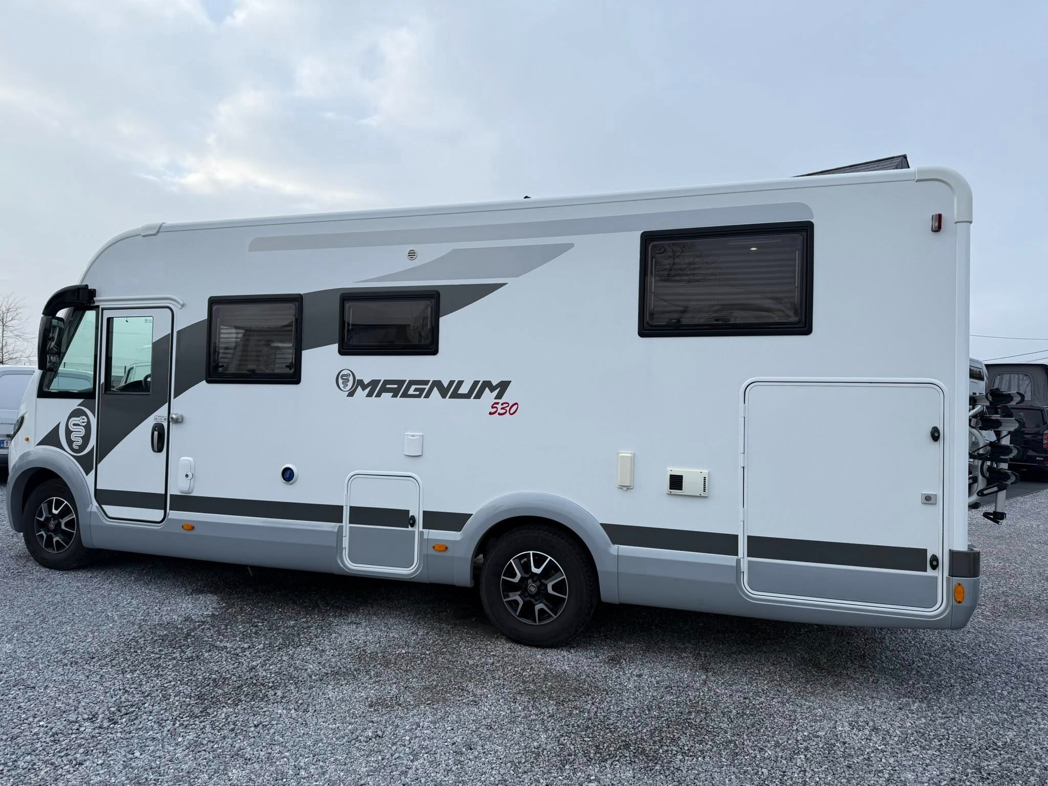 Magnifique Camping Car Intégral Elnagh Magnum 530 Boite auto 160cv – Image 2