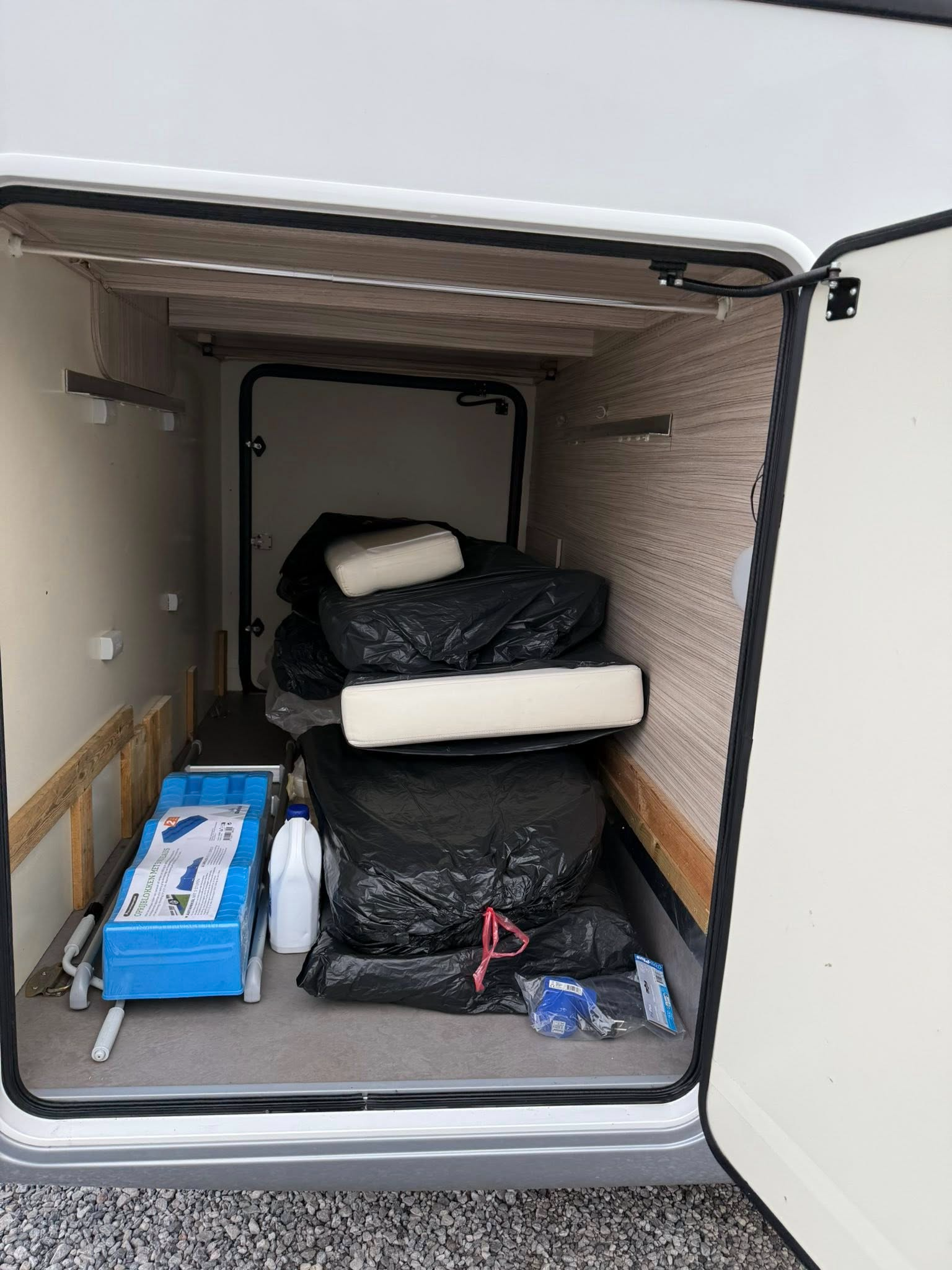 Magnifique Camping Car Intégral Elnagh Magnum 530 Boite auto 160cv – Image 17