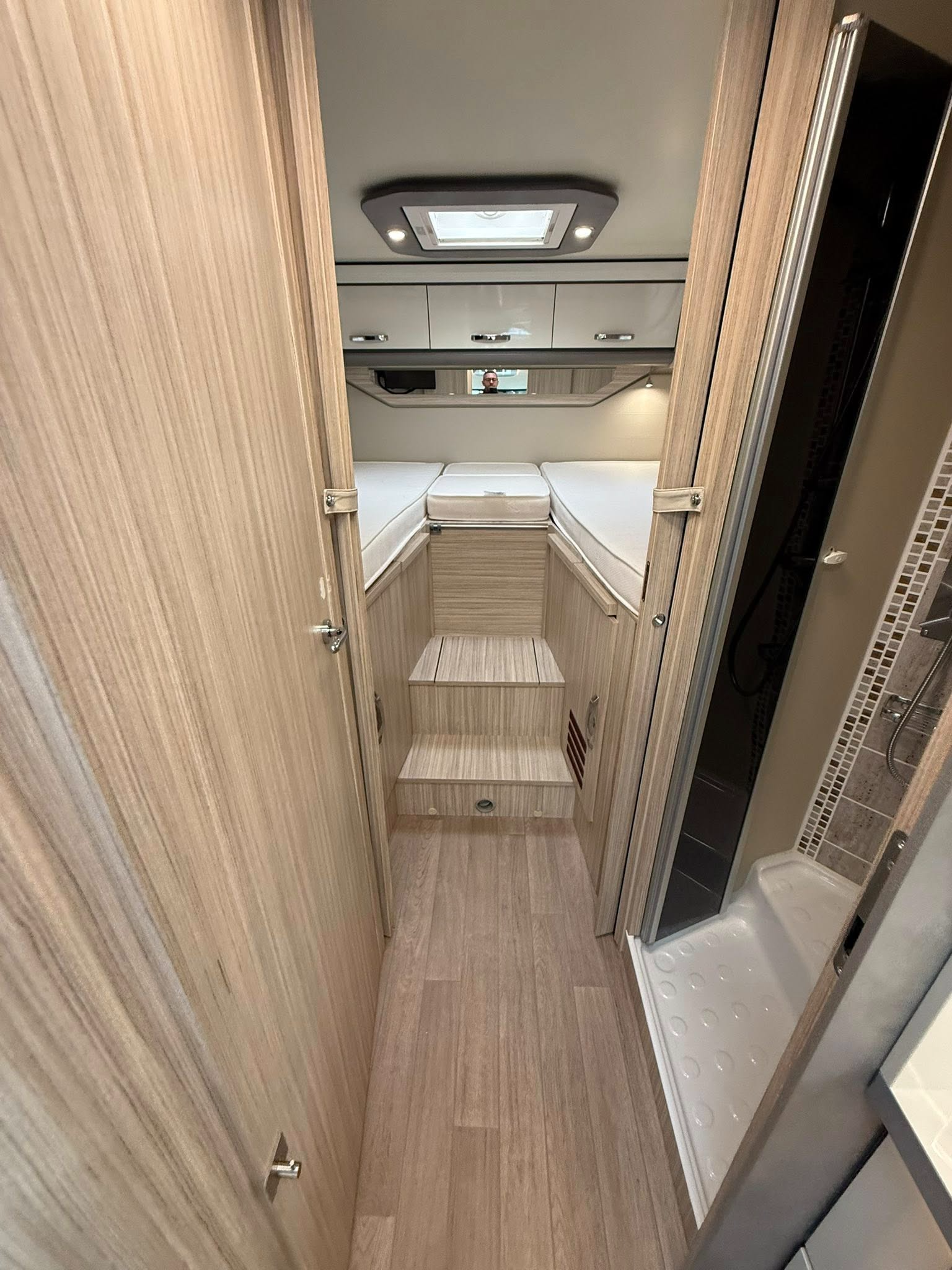 Magnifique Camping Car Intégral Elnagh Magnum 530 Boite auto 160cv – Image 12